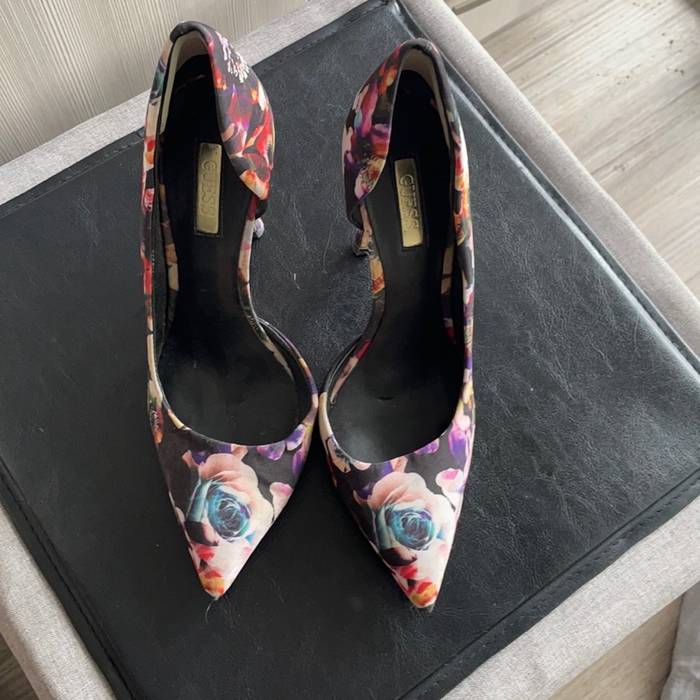 Floral lace Guess heels